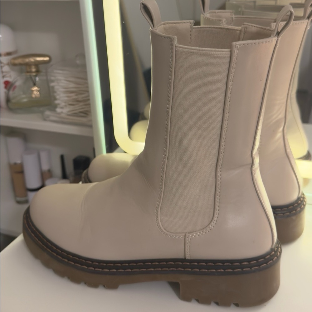 Women's Cream Chelsea Boots